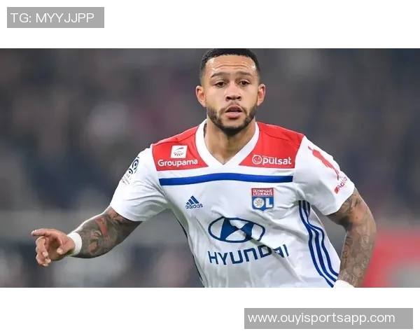 女网红曝德佩隐秘关系称怀孕德佩得知后选择失踪引发热议